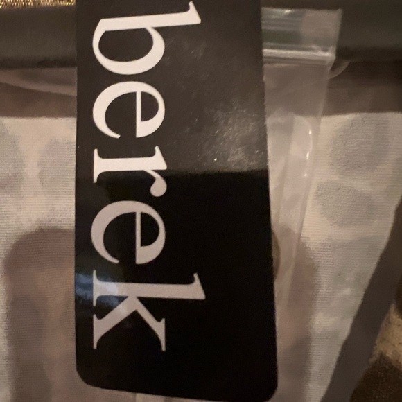 Stunning metallic Women’s coded leopard blazer. - Picture 5 of 5